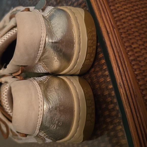 Womens Sperry Top Siders Beige Boat Shoes with A Gold Accent Size 8 (Bin1) - Picture 3 of 9